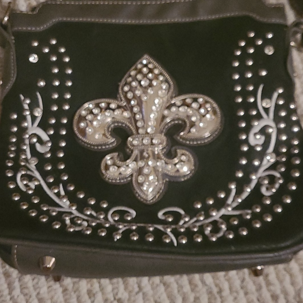 Adjustable strap crossbody purse